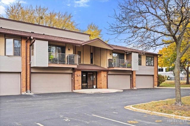 view of front of home featuring a balcony