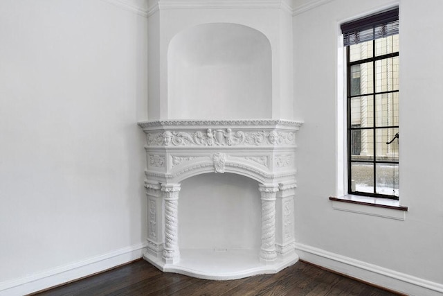 details featuring ornamental molding and hardwood / wood-style floors