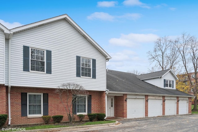 view of front facade featuring a garage