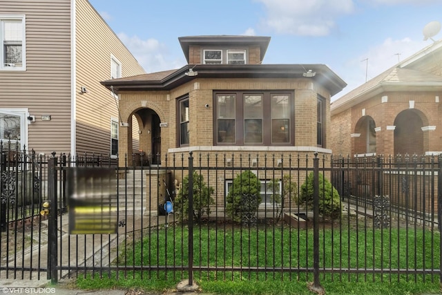 view of front of home featuring a front lawn