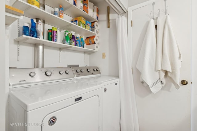 clothes washing area featuring washing machine and dryer