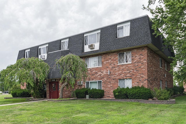 view of front of home with a front lawn