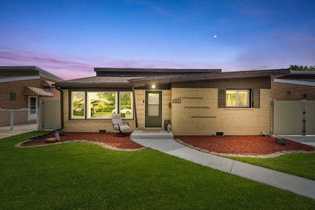 view of front of property with a lawn