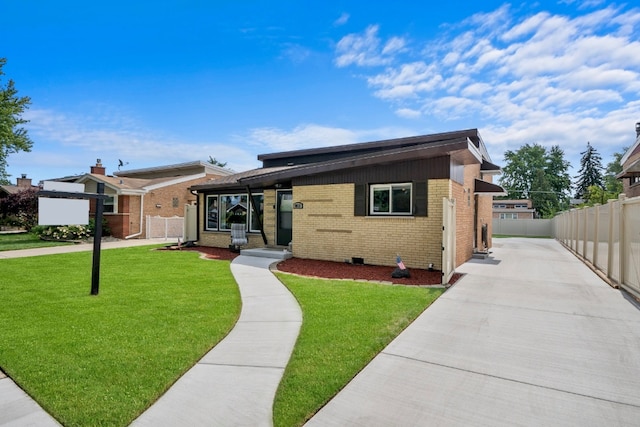 view of front of home with a front lawn