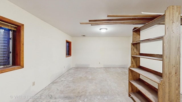 empty room featuring concrete flooring