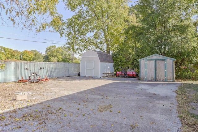 view of yard with a storage unit