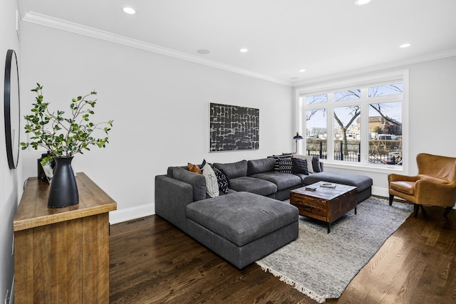 living area featuring recessed lighting, dark wood-style flooring, visible vents, baseboards, and crown molding