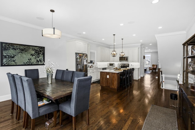 dining space featuring recessed lighting, dark wood-style flooring, and crown molding