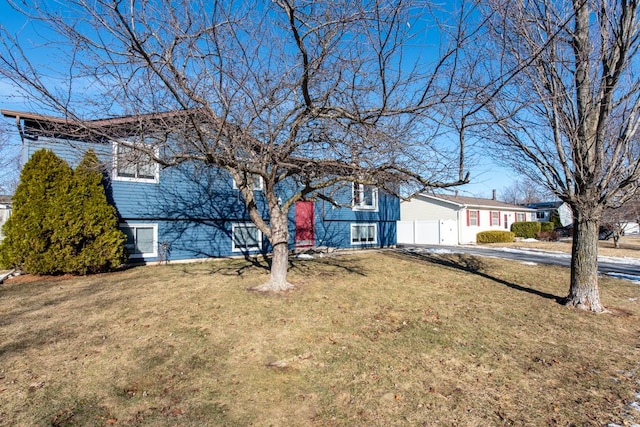 view of front of home with a front lawn