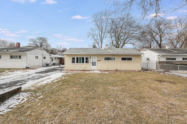 view of front of home featuring a yard