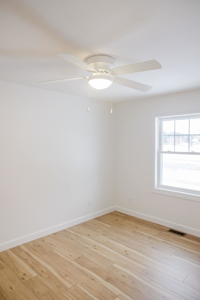 empty room featuring light hardwood / wood-style floors and ceiling fan