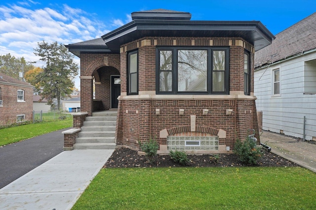 view of front of property with a front yard