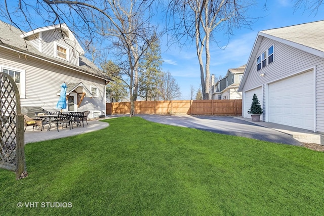 view of yard featuring a patio