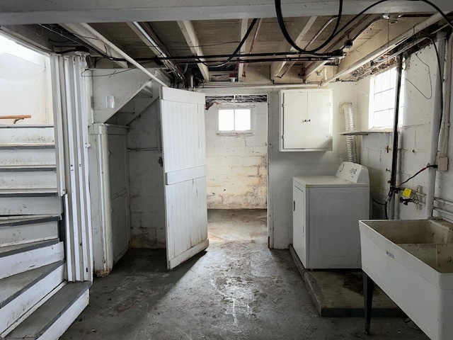 basement with washer / dryer and sink