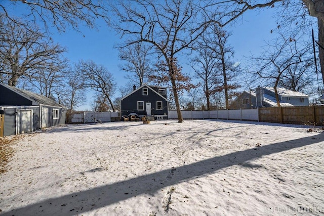 view of yard featuring a fenced backyard and an outdoor structure