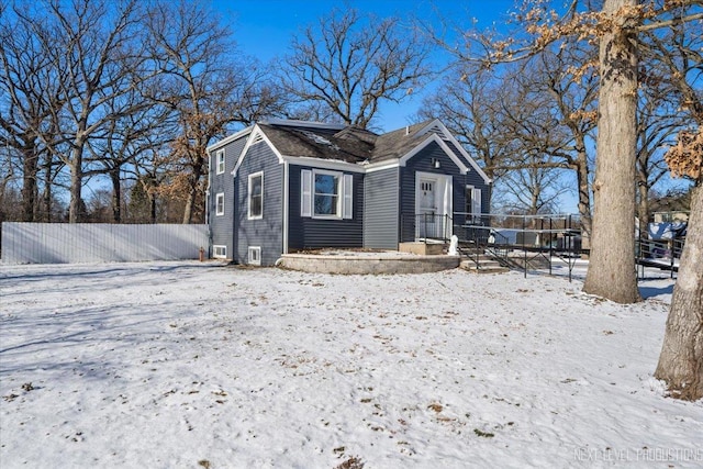 view of front of property featuring fence