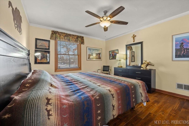 bedroom featuring crown molding, visible vents, a ceiling fan, baseboards, and hardwood / wood-style flooring