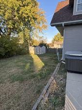 view of yard featuring a storage shed