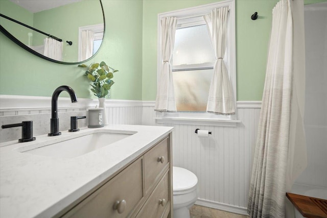 bathroom with vanity, a wealth of natural light, curtained shower, and toilet