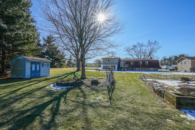 view of yard with a storage unit