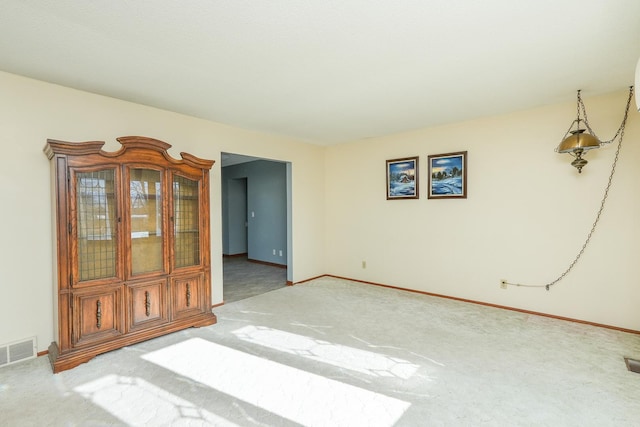 spare room featuring carpet floors