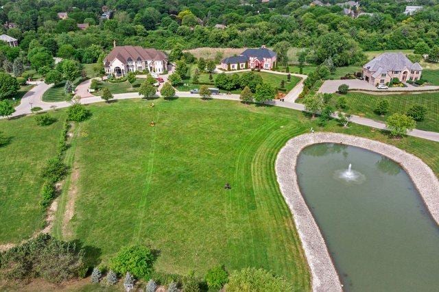 Listing photo 2 for 8 Falcon Lakes Dr, South Barrington IL 60010