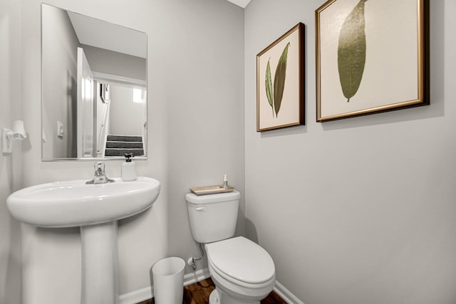 bathroom featuring sink and toilet