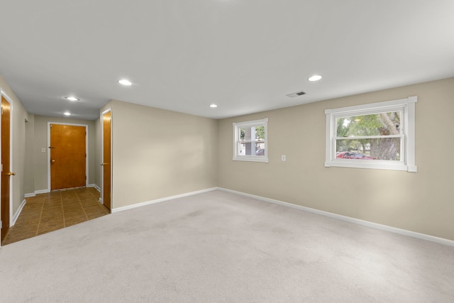 unfurnished room featuring carpet floors and a wealth of natural light