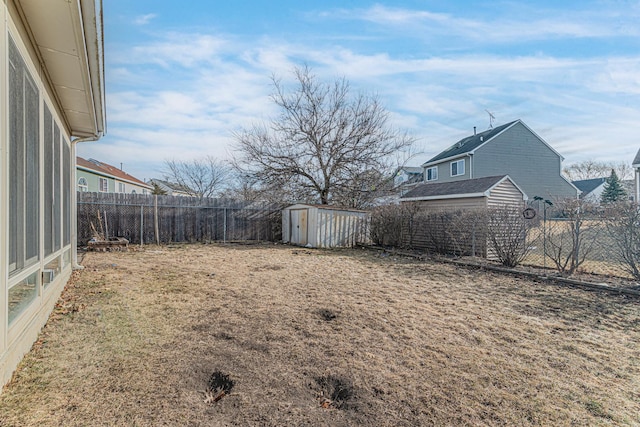 view of yard featuring a storage shed