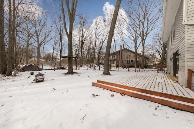 view of yard layered in snow