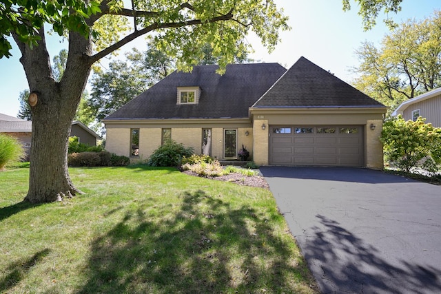 view of front of property featuring a garage and a front yard