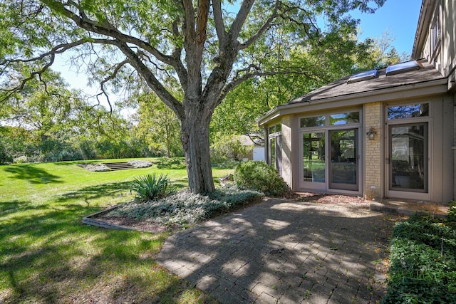 view of yard featuring a patio area