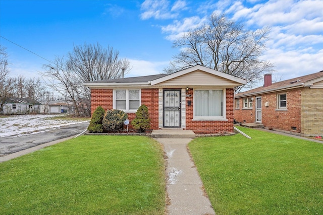 view of front of home featuring a front yard