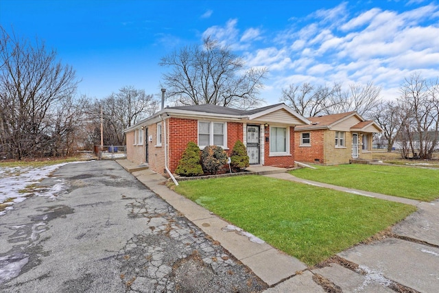 view of front of home with a front lawn