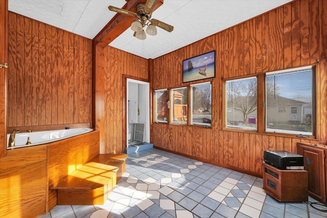 sunroom with ceiling fan