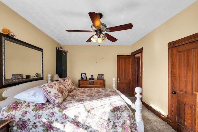 bedroom with carpet floors, a textured ceiling, and ceiling fan