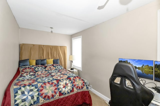 bedroom featuring ceiling fan