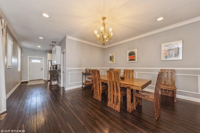 dining area featuring crown molding, dark hardwood / wood-style floors, and a chandelier