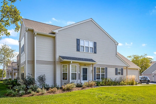 view of front of property featuring a front yard