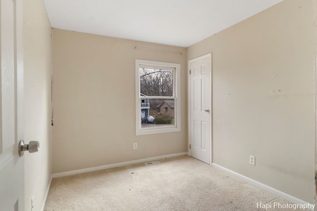 unfurnished room featuring carpet floors