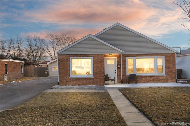 view of front of home featuring a yard