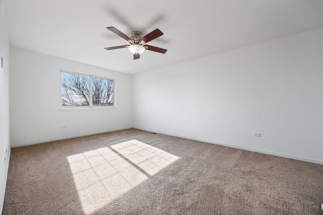 unfurnished room featuring ceiling fan and carpet flooring