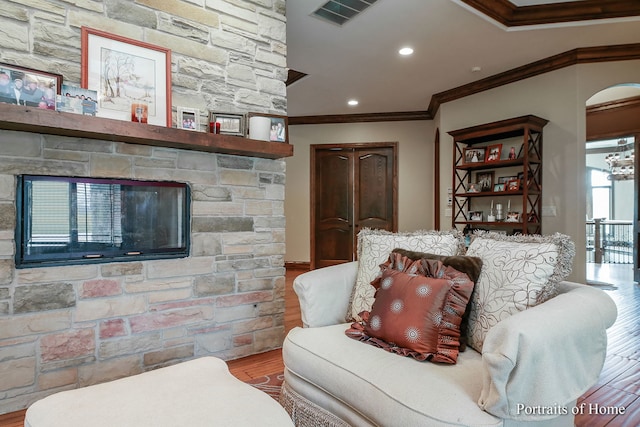 living room with crown molding and hardwood / wood-style floors