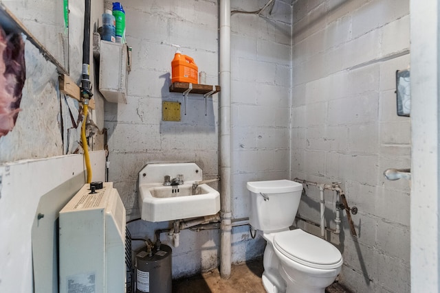 bathroom featuring sink and toilet