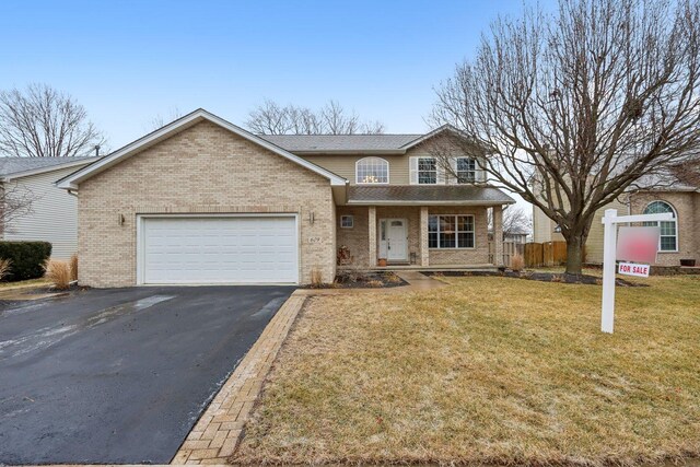 view of front property featuring a garage