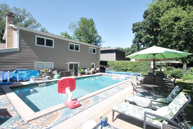 view of swimming pool