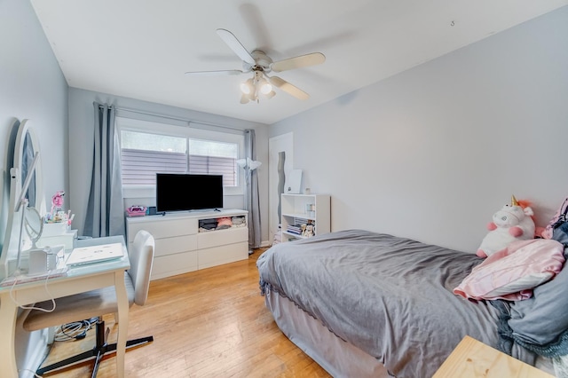 bedroom featuring light hardwood / wood-style floors and ceiling fan