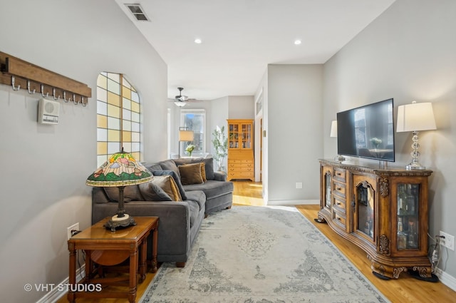 living room featuring light hardwood / wood-style floors and ceiling fan