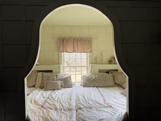2221 Twin Oak Rd, Peru, IL 61354 - bedroom featuring arched walkways