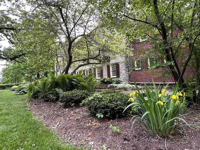 2221 Twin Oak Rd, Peru, IL 61354 - view of front of house featuring brick siding and a front yard